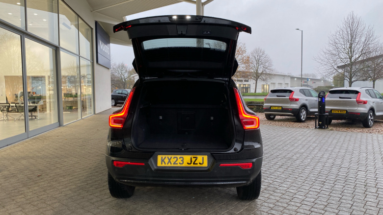 Volvo XC40 2.0 B4P Ultimate Dark 5dr Auto Petrol Estate